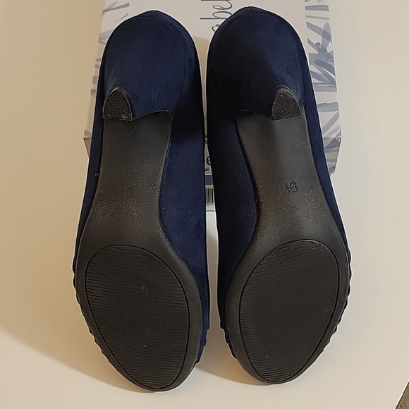 Abella Suede Shoes, VGUC - Picture 7 of 9